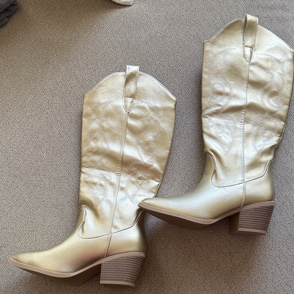Women’s Metallic gold Western Boots